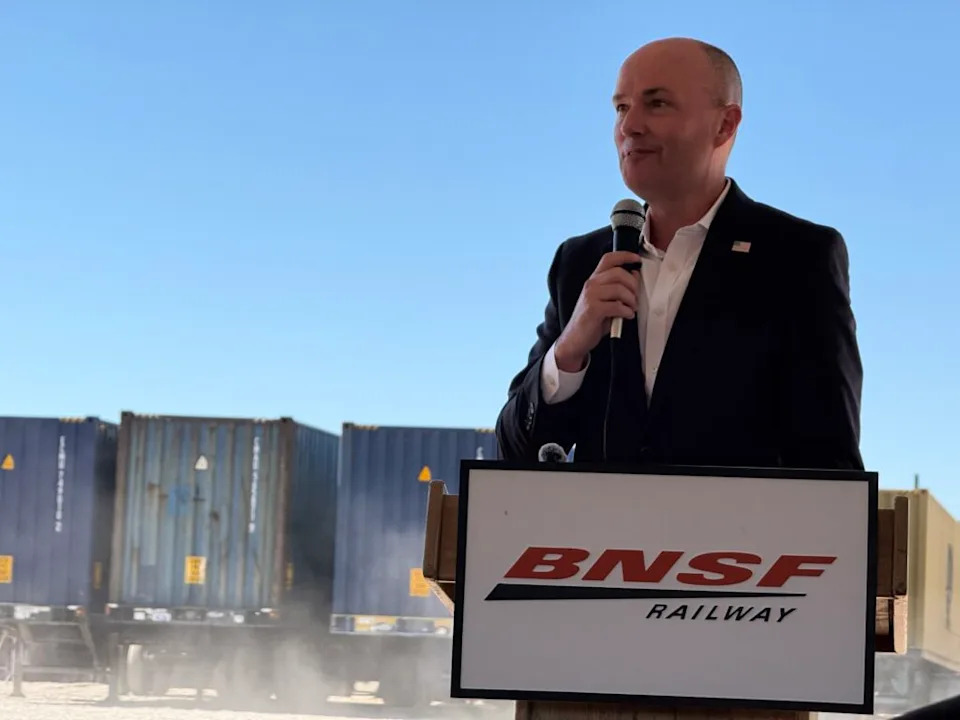 Gov. Spencer Cox speaks at the ribbon cutting ceremony of the new BNSF Railway Salt Lake City Intermodal Facility on July 31, 2025 (Alixel Cabrera/Utah News Dispatch)