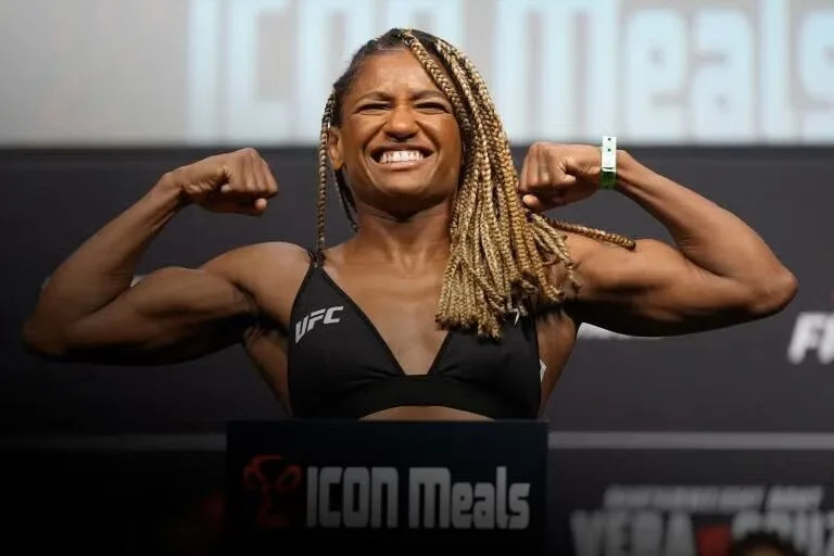 El insólito momento que vivió una luchadora de UFC durante el pesaje previo a una pelea