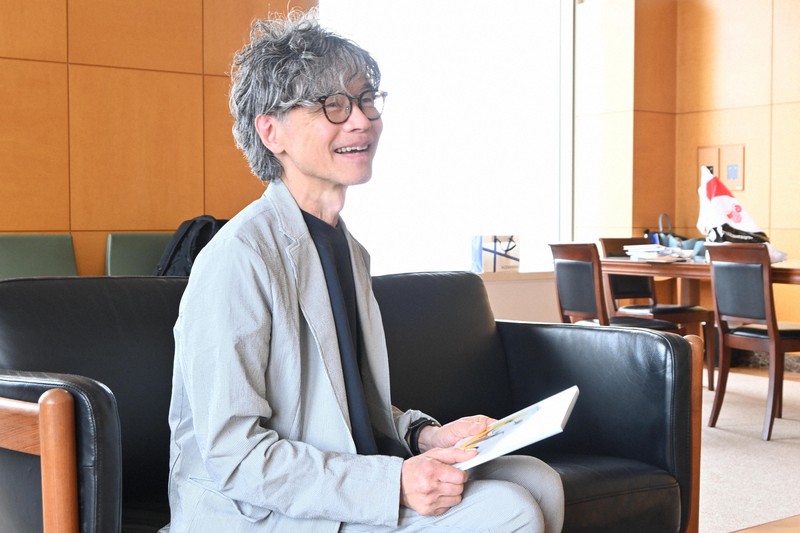 制作の思い出を語るいりやまさとしさん＝東京都文京区の講談社で2025年6月6日午後4時10分、御園生枝里撮影