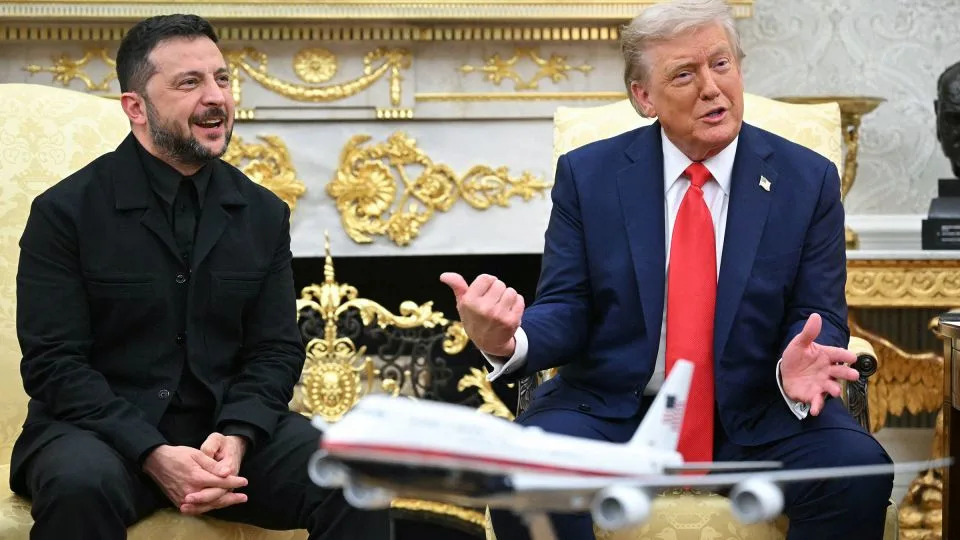  Zelensky and Trump meeting in the Oval Office on August 18, 2025. - Mandel Ngan/AFP/Getty Images