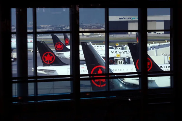 Deadline looms to avert Air Canada strike