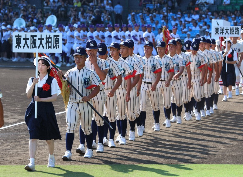 ヤンキース風→「やんちゃ」色　東大阪大柏原の新ユニホーム　甲子園