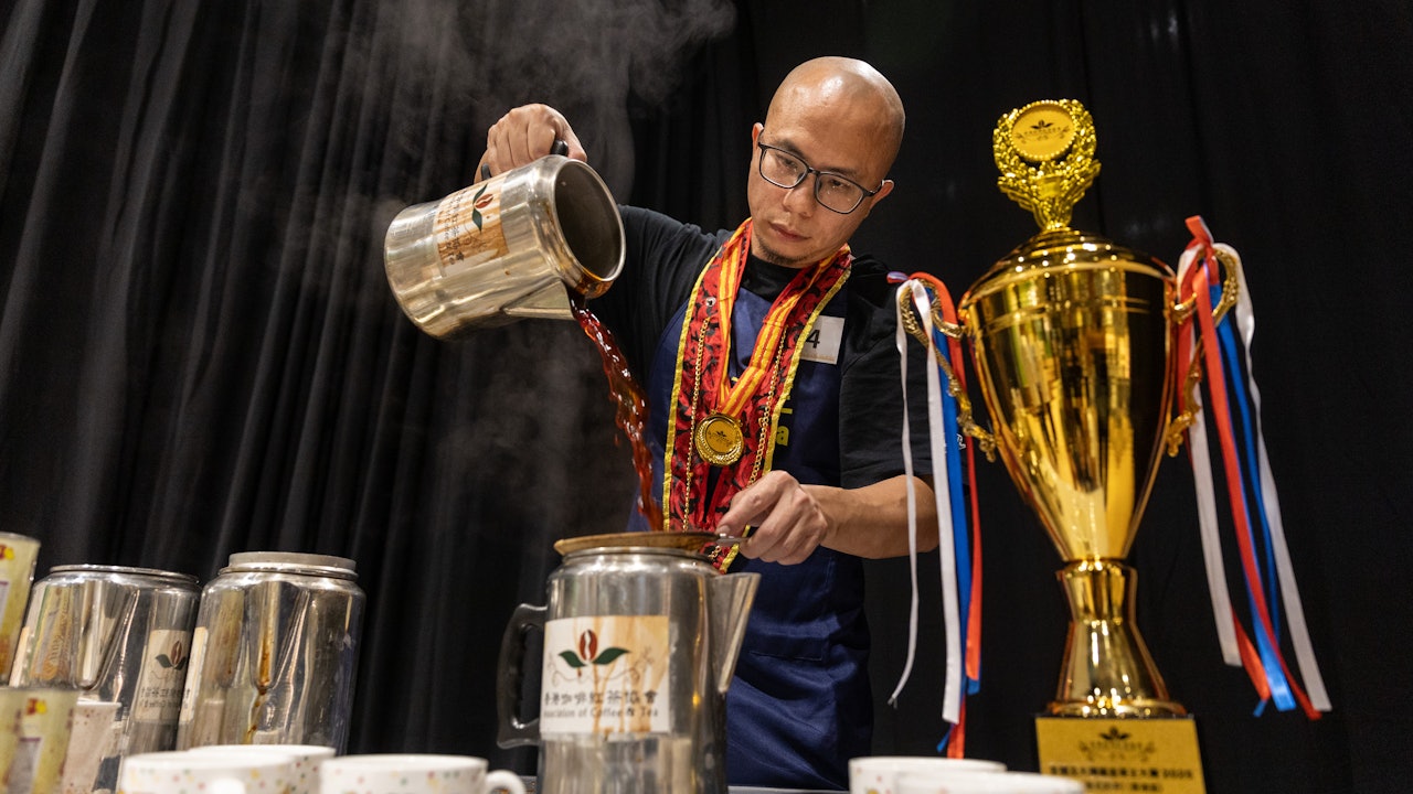 奶茶金茶王｜由茶餐廳樓面轉戰水吧　苦練5年沖奶茶煉成新金茶王