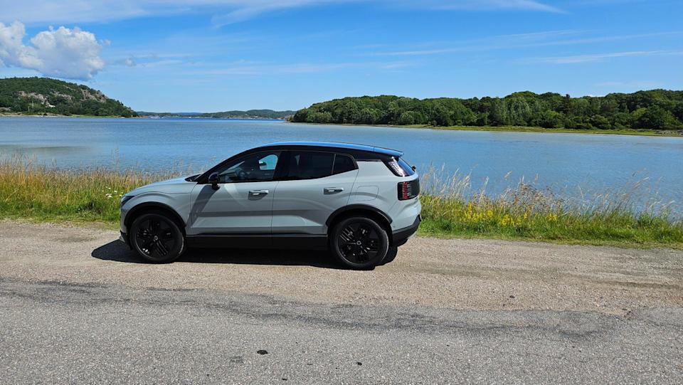 2026 volvo ex30 cross country