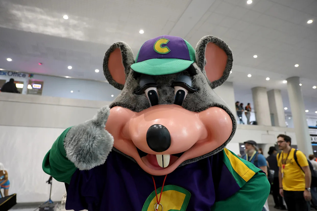 A cosplayer dressed as Chuck E. Cheese poses during the 2024 New York Comic Con. Photo by Marleen Moise/Getty Images