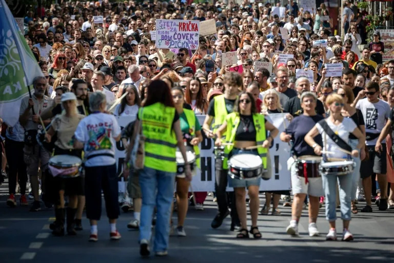 Serbia protesters accuse police of abuse and warn of 'spiral of violence'