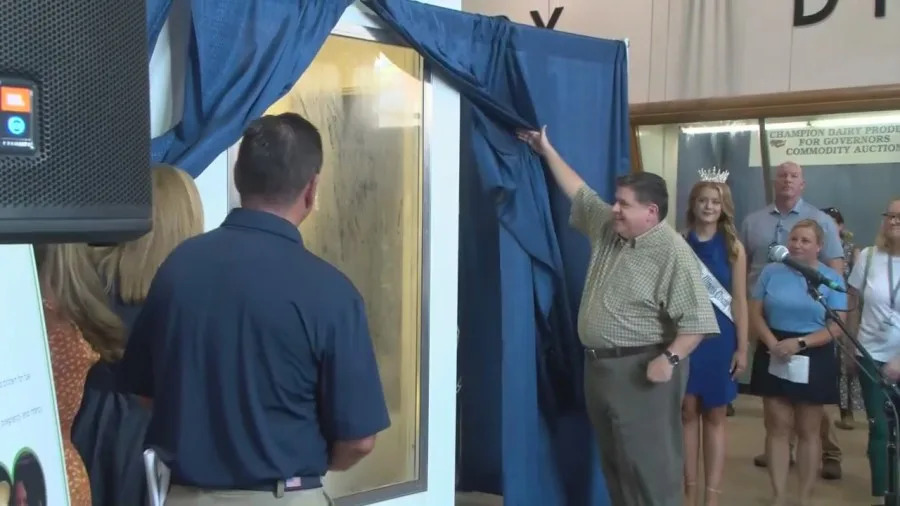 WATCH: Butter Cow unveiled at Illinois State Fair