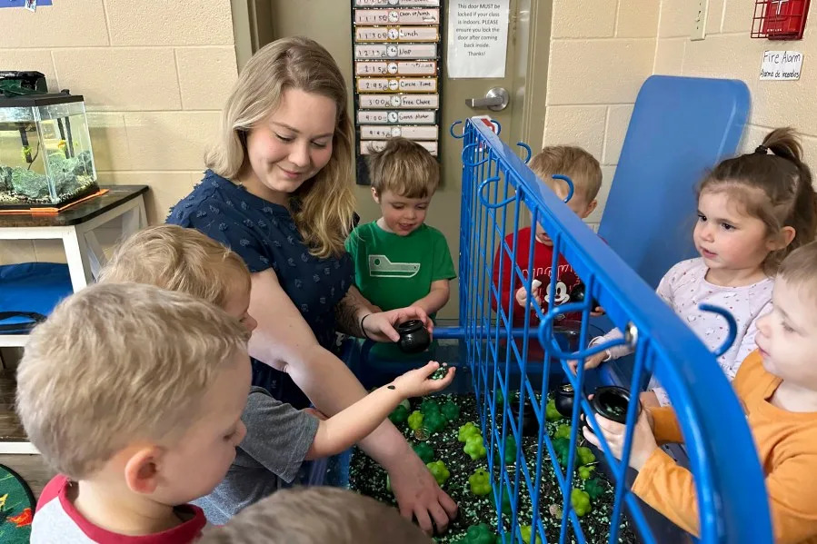 Report: Illinois parents face higher-than-average child care costs