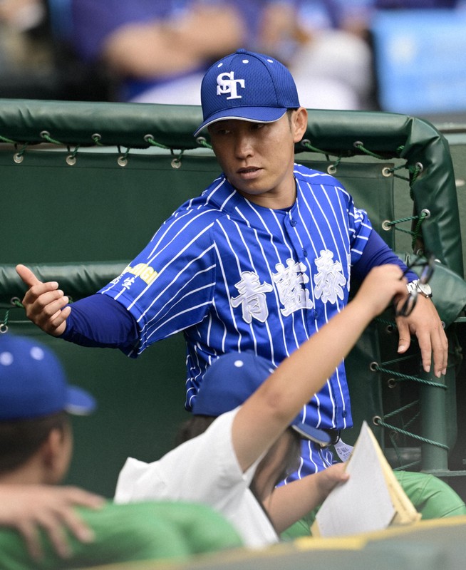 青藍泰斗の青山尚緯監督＝阪神甲子園球場で2025年8月9日、藤井達也撮影