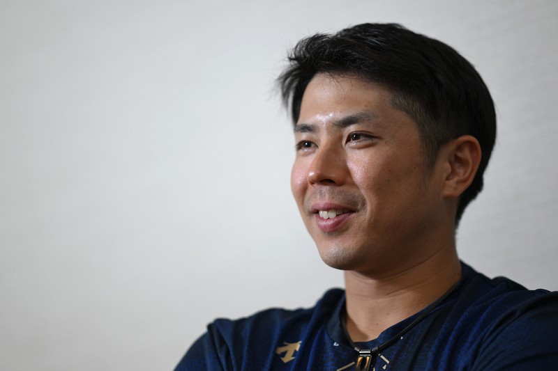 インタビューに答えるオリックスの若月健矢選手＝京セラドーム大阪で、久保玲撮影
