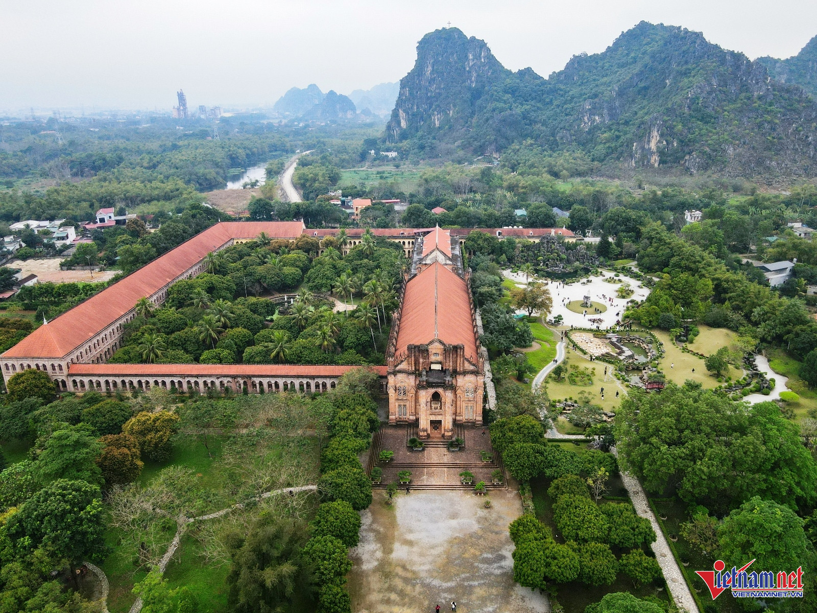 Đan viện đẹp như trời Âu ở Ninh Bình và câu chuyện tháp chuông dang dở