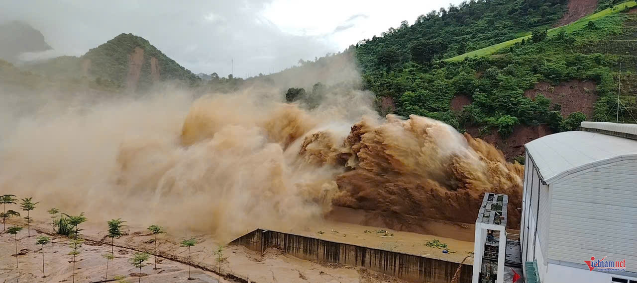 Thủy điện ở Điện Biên xả lũ, 300 hộ dân sơ tán khẩn cấp