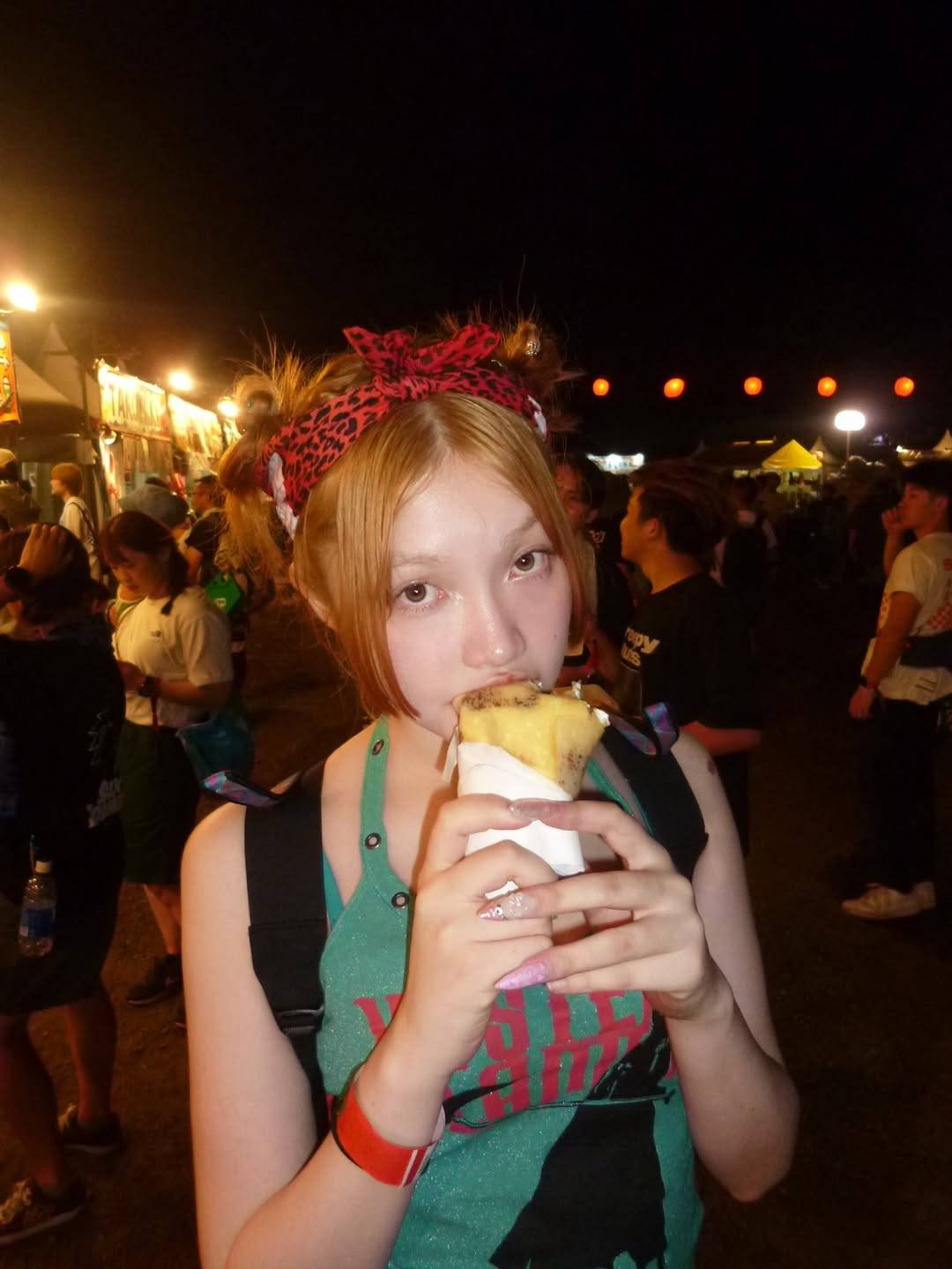 母は早世の伝説ロック歌手、23歳モデルが母も過去出演の〝フェス初参戦〟ショット投稿に「感慨深い」「成長ぶりにびっくり」「キュート」の声