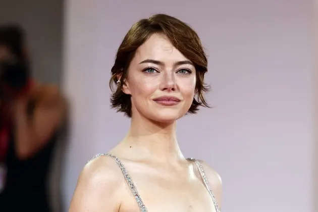 Emma Stone Shocks Venice With 6-Minute Standing Ovation for Gory Alien Kidnapping Thriller ‘Bugonia’