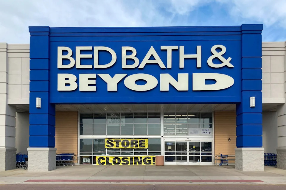 A Bed Bath & Beyond store with "Store Closing!" signs displayed on front windows
