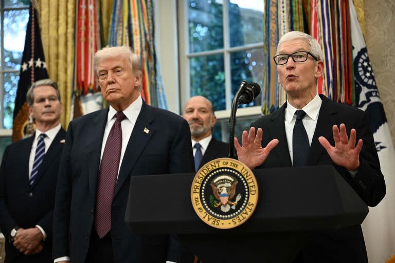 Trump amenaza con aranceles del 100% para todos los chips de computadora que ingresen a Estados Unidos