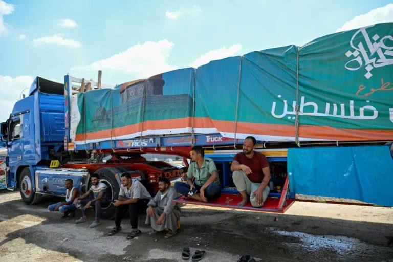 Israeli controls choke Gaza relief at Egypt border, say aid workers