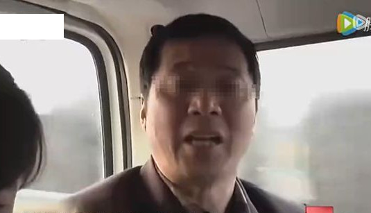 22 năm tìm con, ngày đoàn tụ, cha chết lặng vì bố mẹ nuôi con là đồng nghiệp cũ