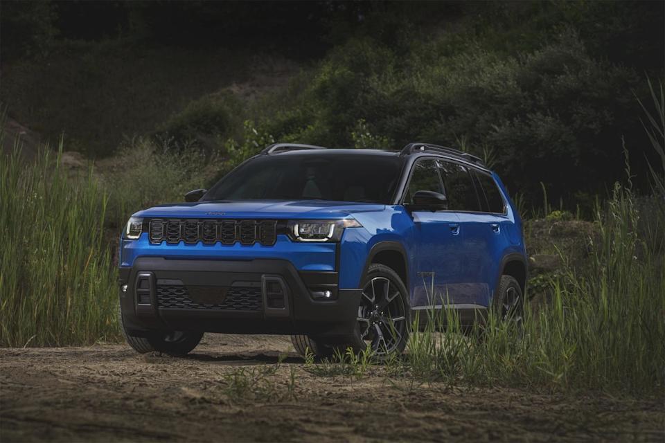 Jeep Cherokee Comeback Puts Hybrid Rivals on Notice