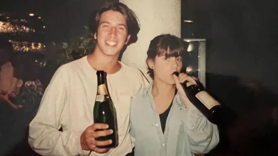 Tuvieron un romance adolescente de verano. 26 años después, se reencontraron