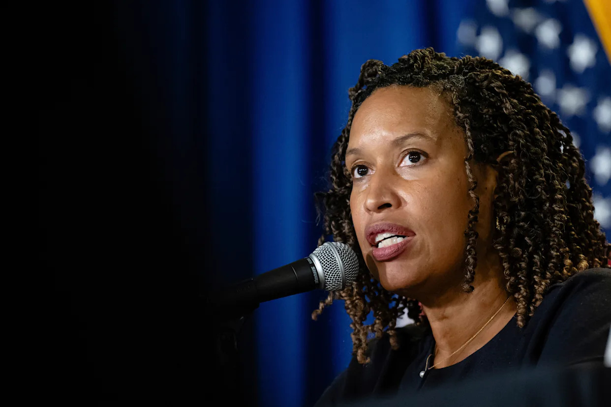 In DC, a heated standoff between police, neighbors shows unease amid Trump's law enforcement surge