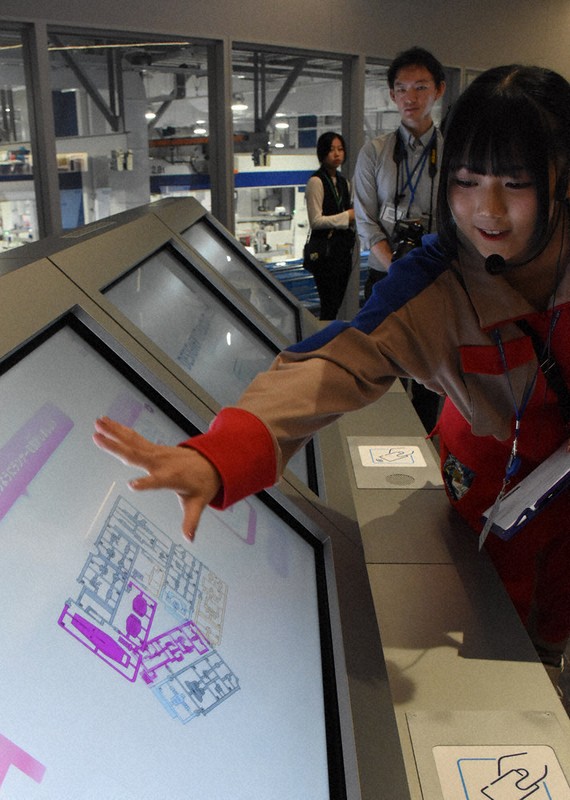 ランナーの配置調整なども体験できるラボラトリーエリア＝静岡市葵区で2025年8月20日、丹野恒一撮影
