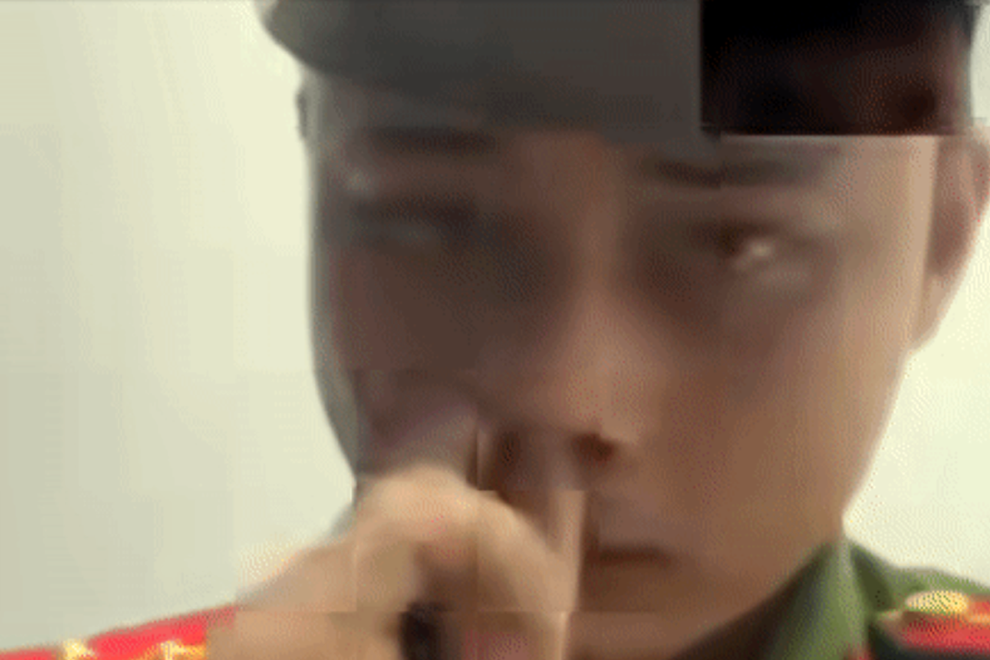 Cô gái 'phản đòn' công an giả danh bằng câu nói không ngờ; thanh niên bị lừa rời Hà Nội
