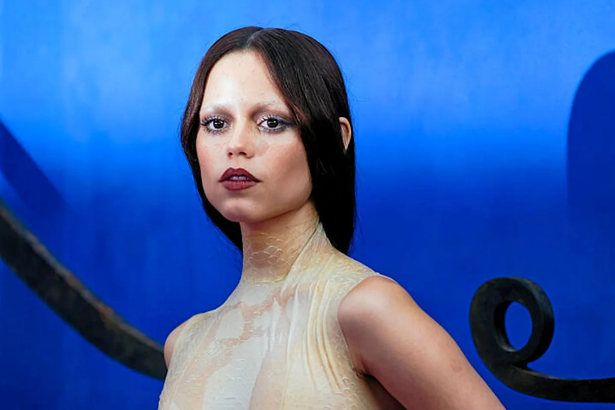 « Les gens ne se parlent plus en personne » : Jenna Ortega alerte sur la génération Z