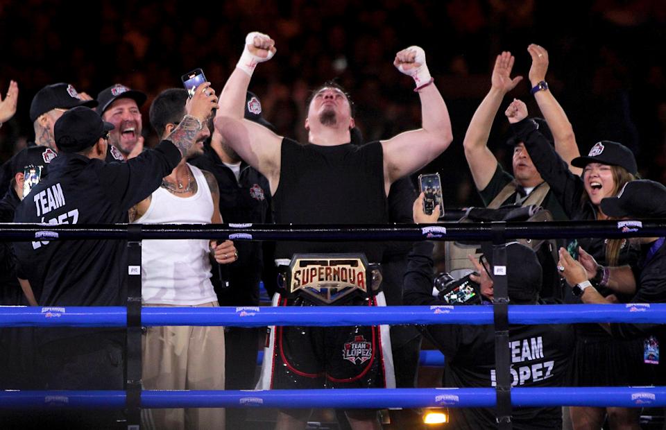 Franco Escamilla no tuvo rival y venció al Escorpión Dorado en una pelea que no decepcionó a nadie
