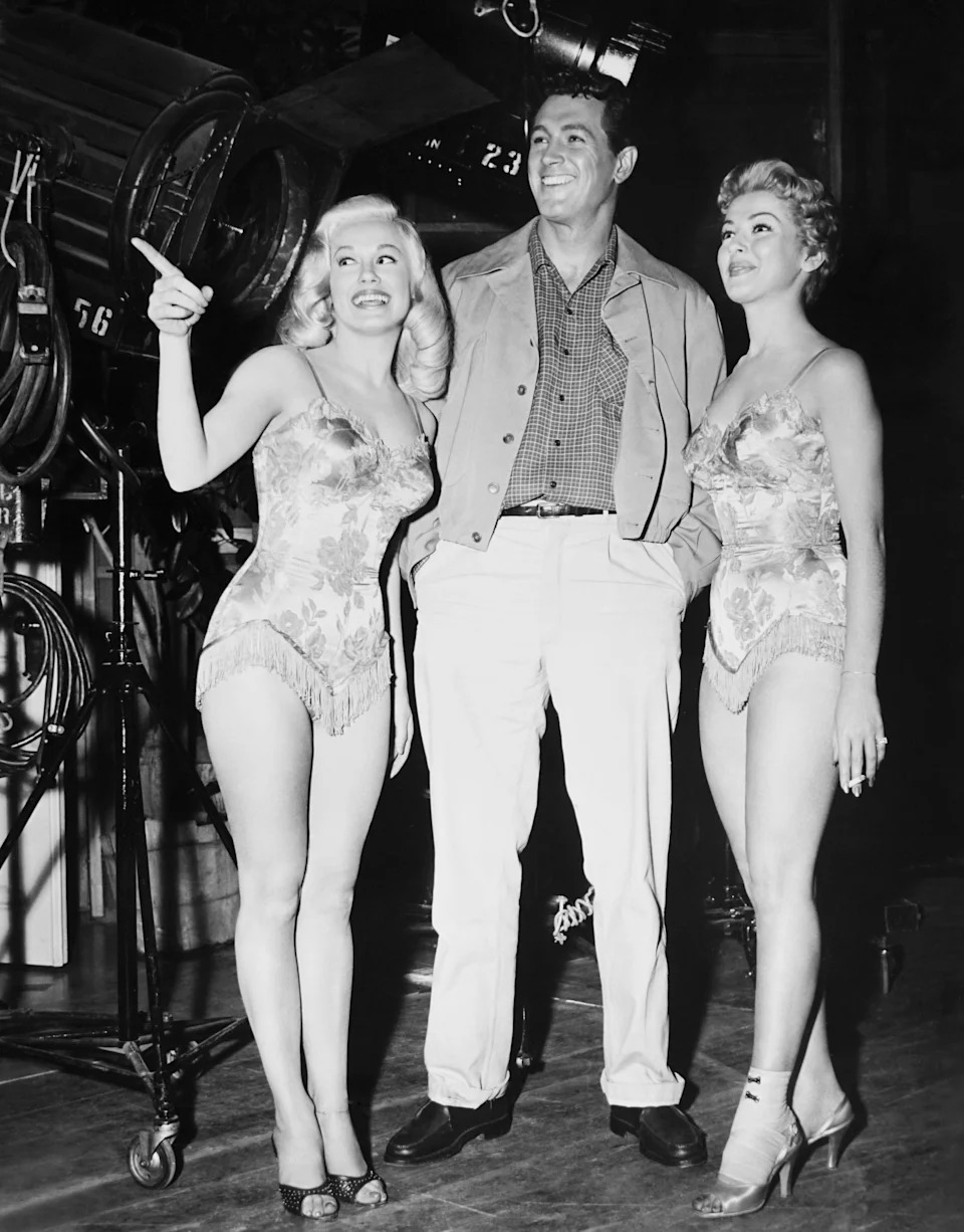 AIN'T MISBEHAVIN', Rock Hudson (center) visiting Mamie Van Doren (left) and Dani Crayne on set, 1955