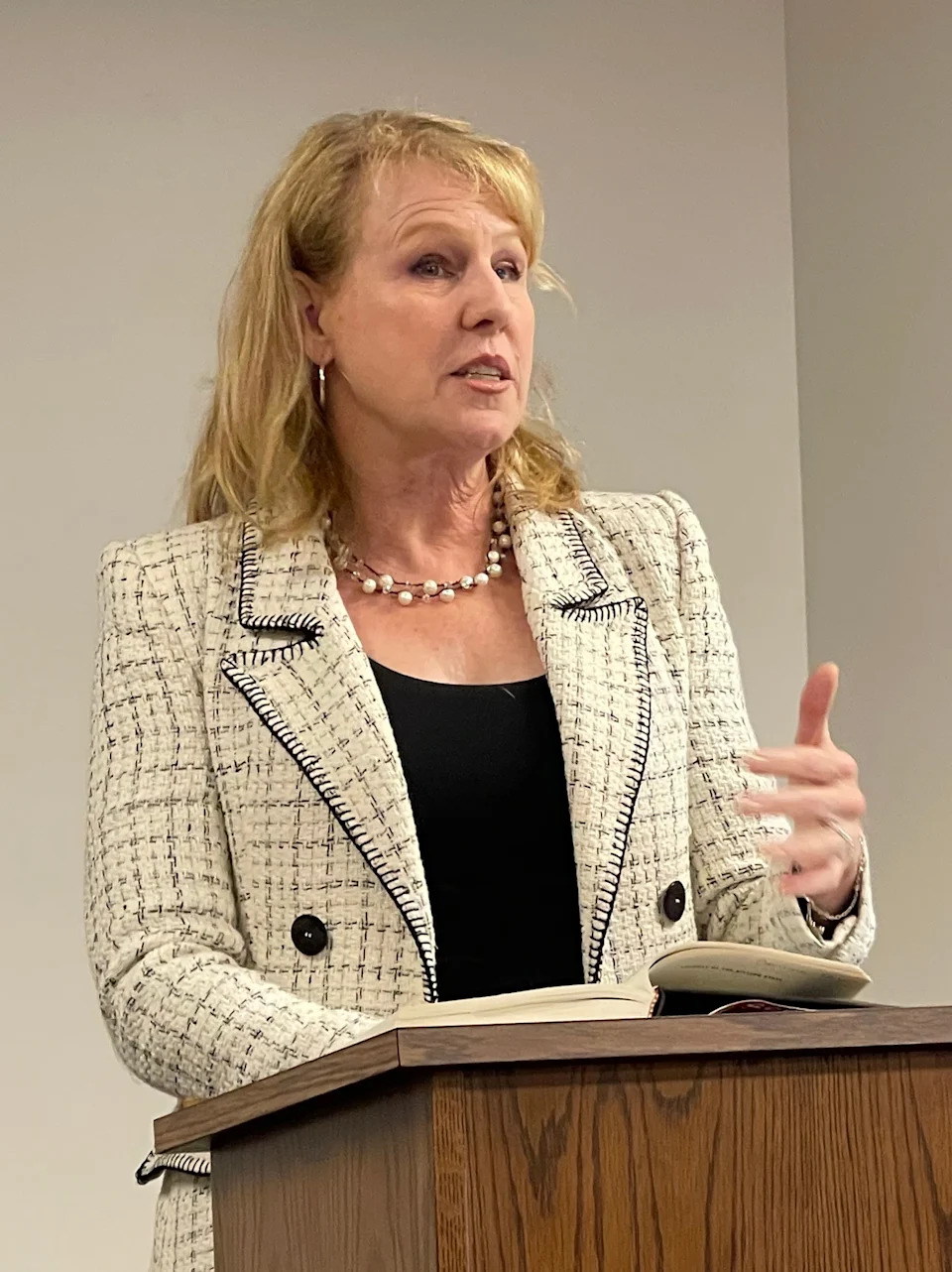 Corinna Barrett Lain speaks about lethal injection in Oak Ridge, where she has relatives.