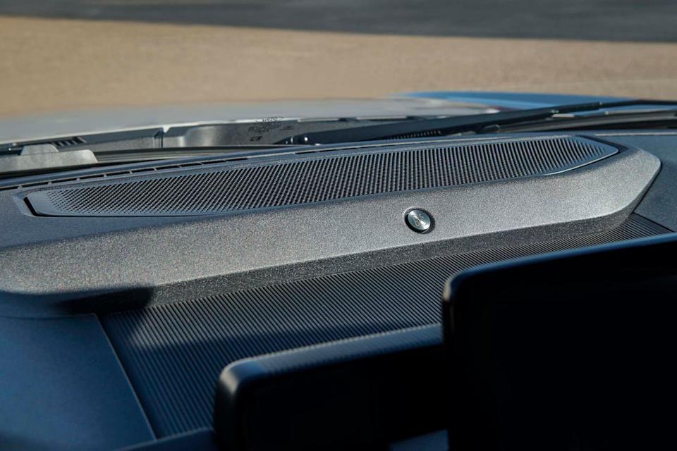 2025 ford f150 lightning flash