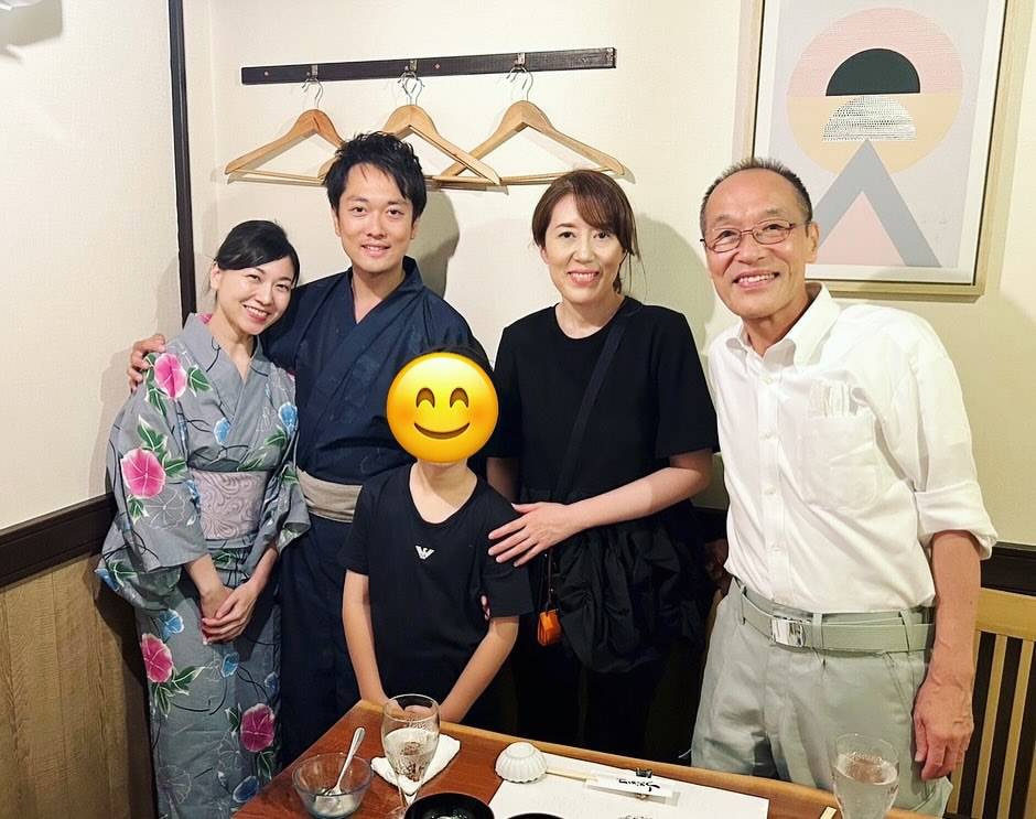 〝ダブル長男〟と5ショット！再々婚の東国原英夫〝レア〟な家族集合写真に反響「東さんそっくりだ」「やっぱりみんな優秀だねえ」「遺伝ってすごいな」