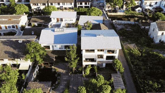 Vợ chồng bỏ 50 tỷ đồng về quê dựng cơ ngơi xanh mát sống thảnh thơi