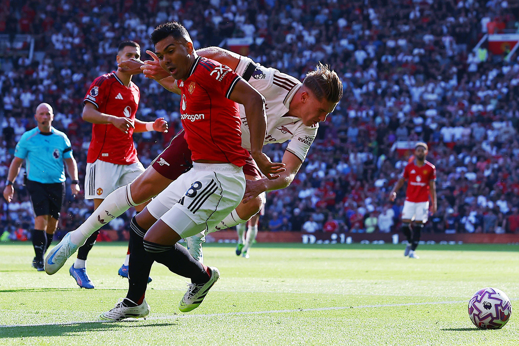 Tin tức về chuyển nhượng 25/8: MU bán Casemiro, Donnarumma về Man City
