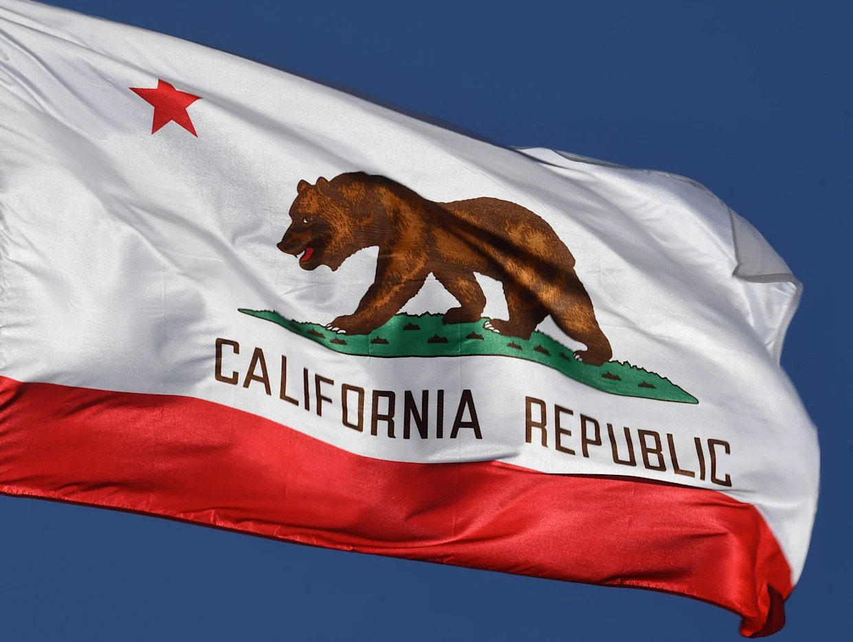You can see the salary of police, professors and more in California. Here's how