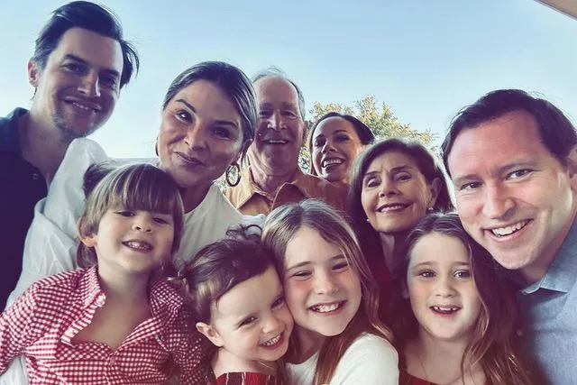 Jenna Bush Hager/Instagram Jenna Bush Hager Shares Bush Family Selfie amid Holiday Celebrations