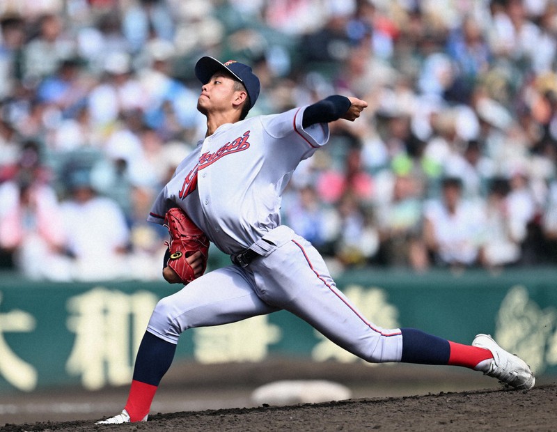 【京都国際－尽誠学園】力投する京都国際の2番手・西村＝阪神甲子園球場で2025年8月16日、西夏生撮影