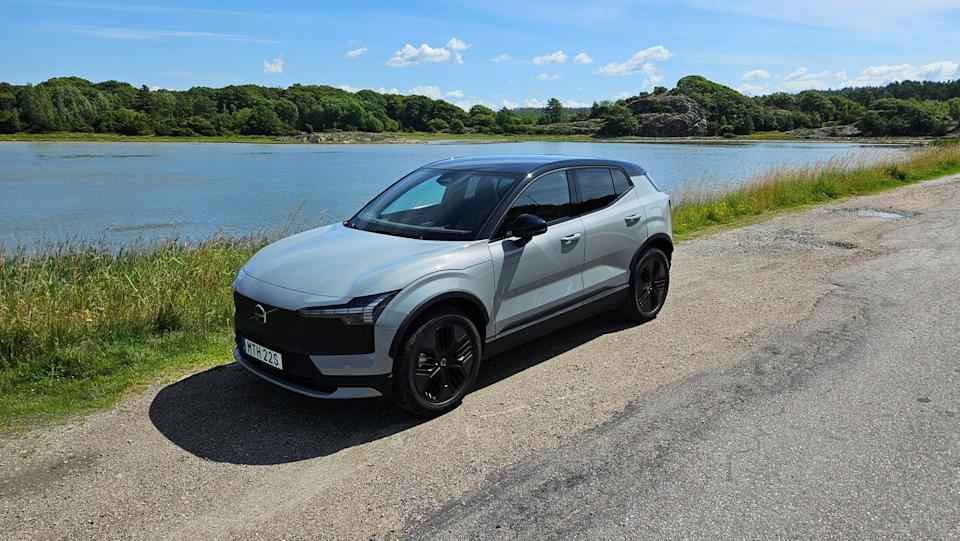 2026 volvo ex30 cross country