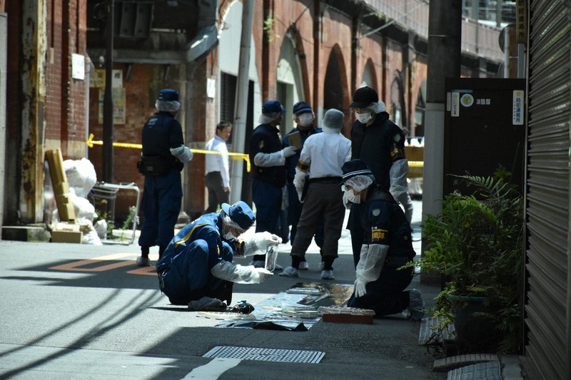 東京・千代田の路上で2人が鉄パイプで殴られる　男性4人が逃走