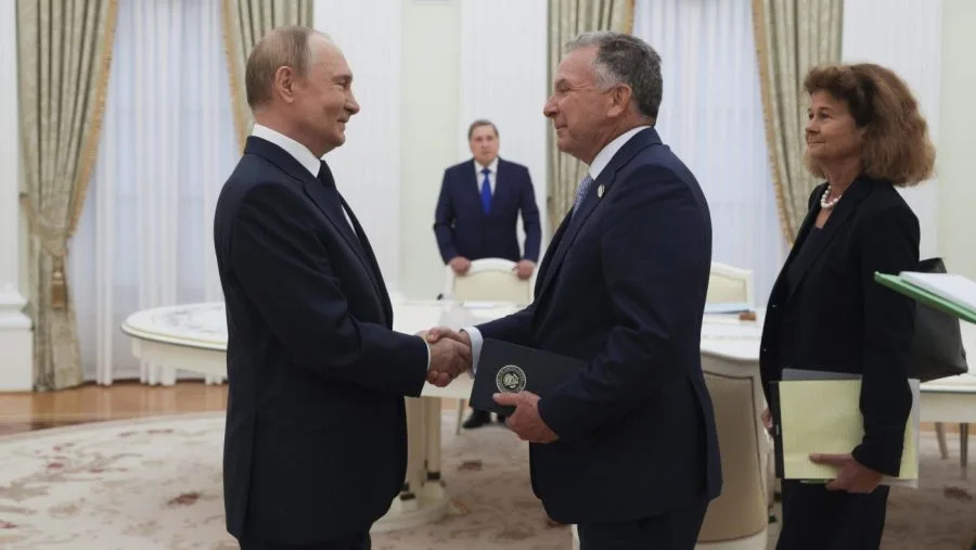 Live updates: Trump envoy meets with Putin, as sanctions deadline looms
