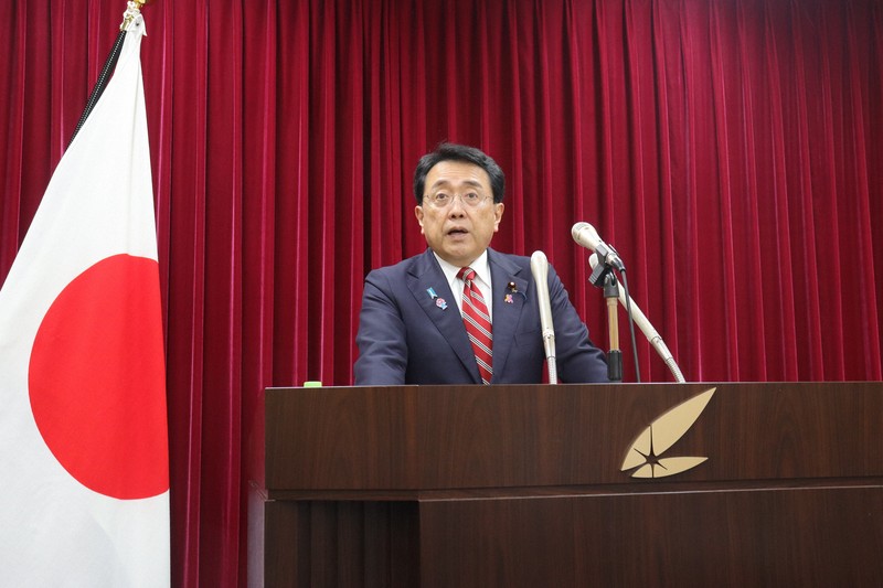 記者の質問に答える赤沢亮正経済再生担当相＝2025年8月1日午前10時8分、加藤結花撮影