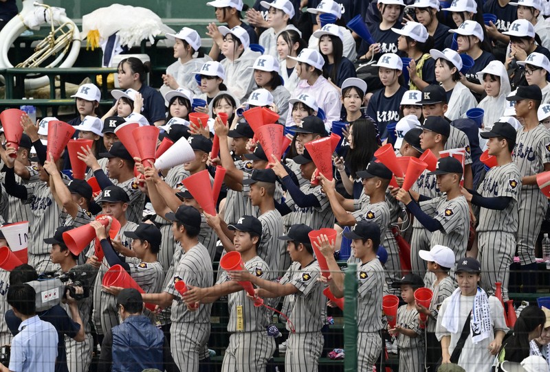 「幸せなら手を…」合唱→拍手が球場全体に　雨天中断中　夏の甲子園
