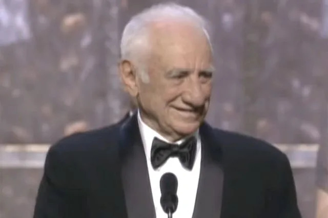 Oscars/YouTube Elia Kazan accepting his Honorary Award at the 1999 Oscars
