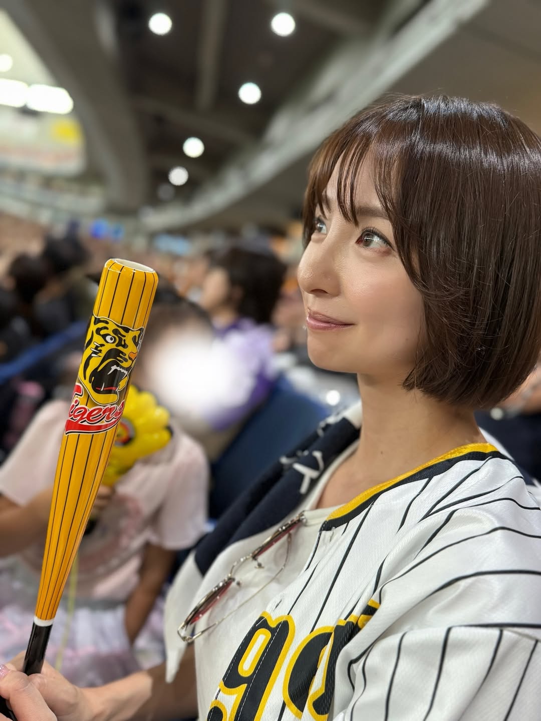 まさかの〝トラ党〟告白…縦縞ユニで声援送る〝寅年〟女優に驚きの声「わっ初耳」「近くに居ても騒ぎにならんのか、都会は」