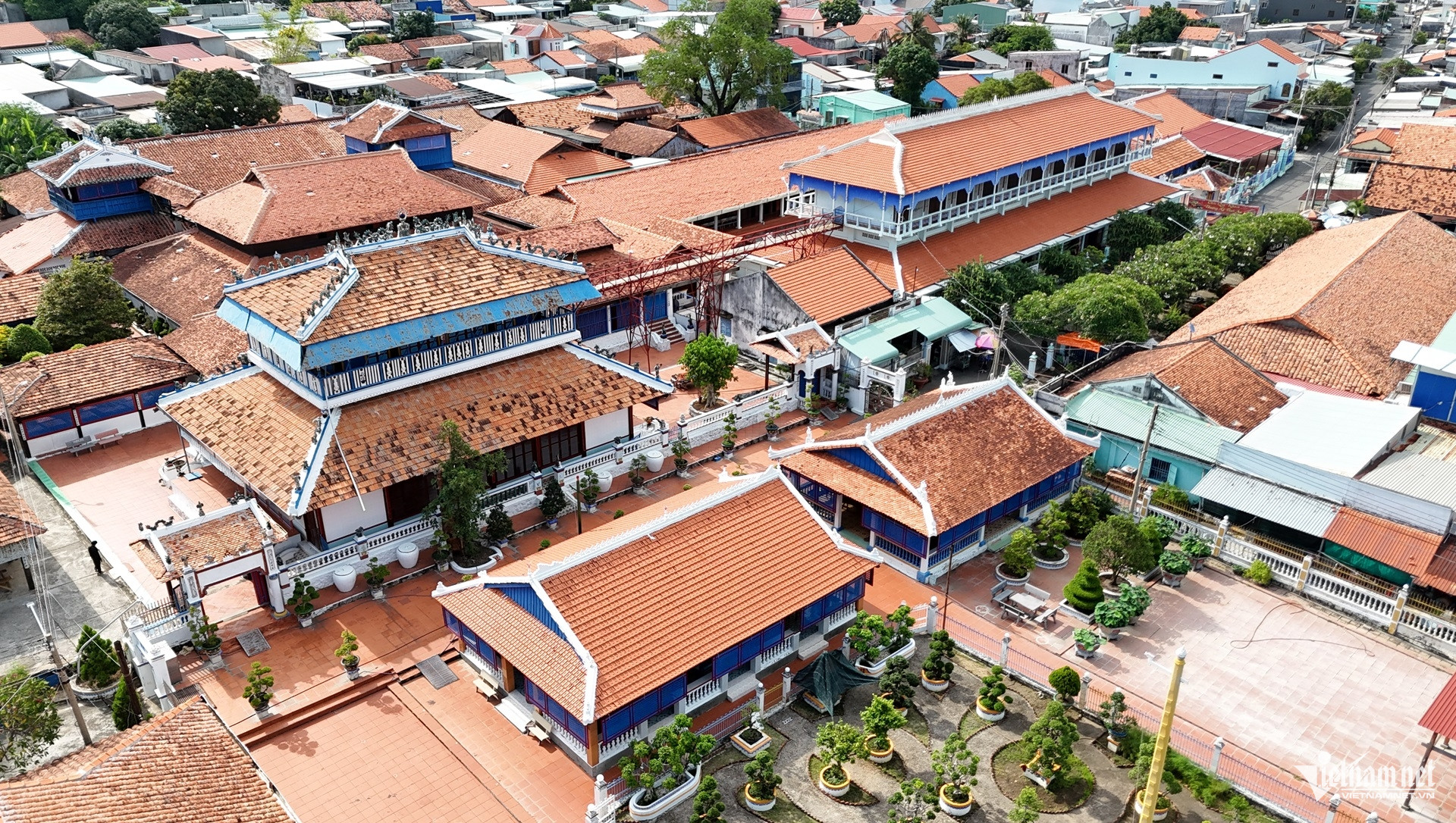 Kiến trúc độc đáo của quần thể hơn 100 tuổi dưới sườn núi ở TPHCM