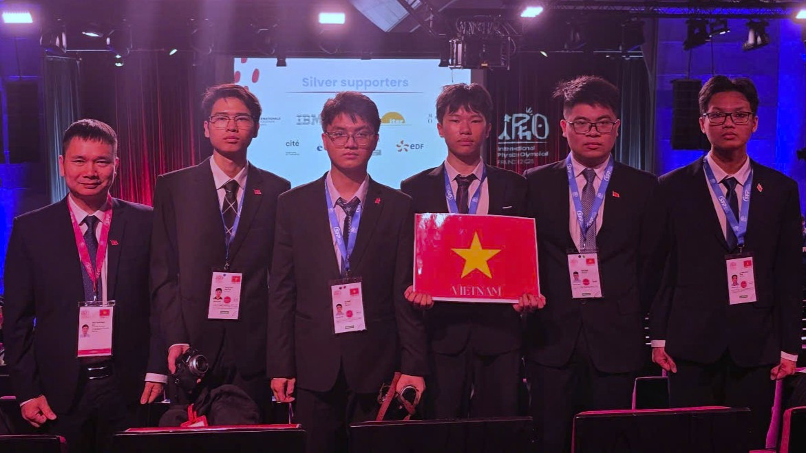 Việt Nam giành 1 HC Vàng, 4 HC Bạc, lọt top 10 Olympic Vật lý quốc tế năm 2025