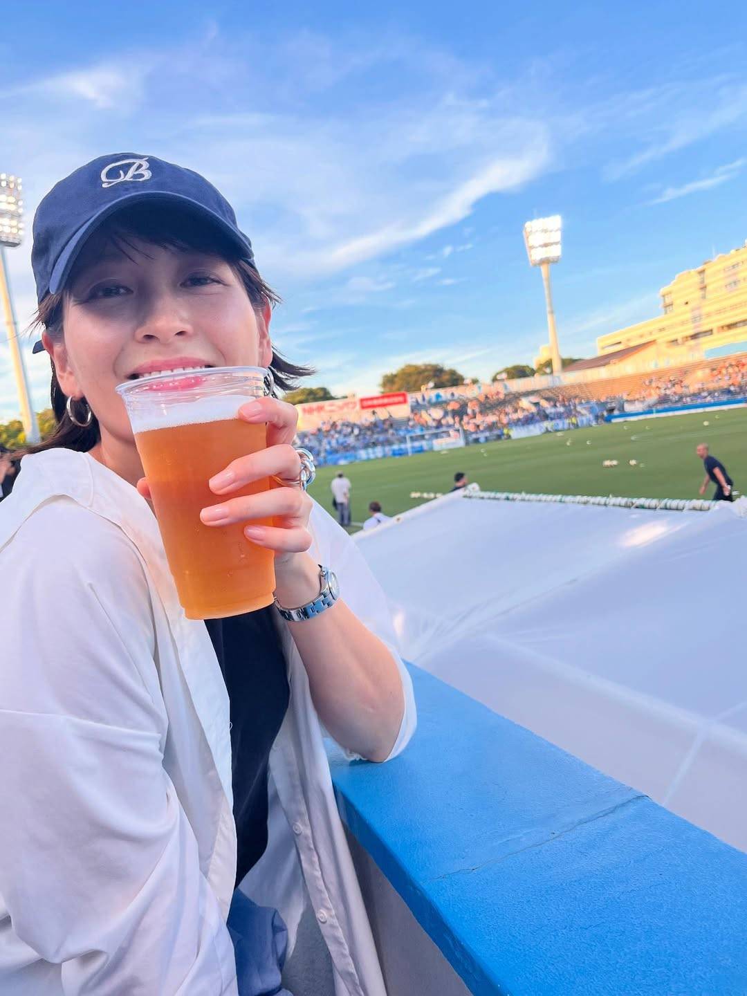 夫は人気芸人…青木裕子〝ほろ酔いビール三昧〟ショットに反響「イイ飲みっぷり」「撮影は旦那さま？」「飲み過ぎ注意ですぞ笑」