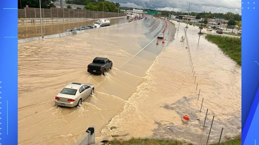 Heavy rain triggers floods in Tennessee, killing at least 3