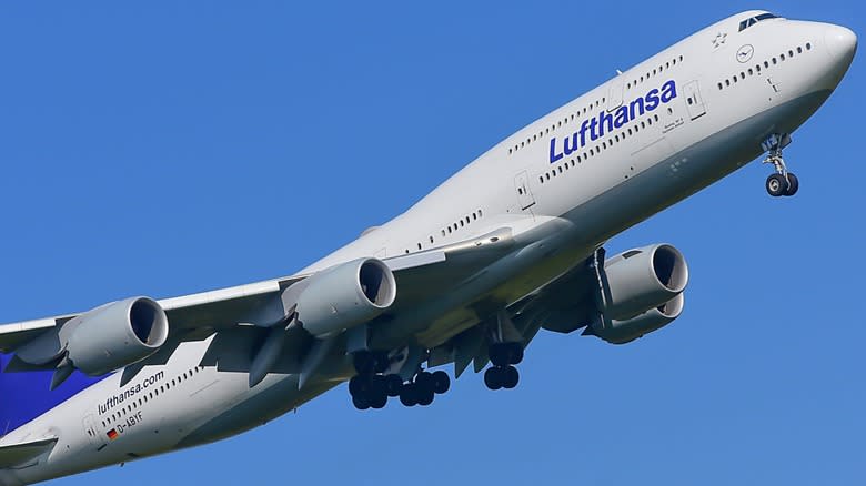 Boeing 747 in mid-air
